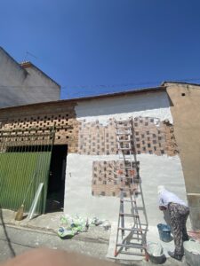 Blanquillo en la fachada