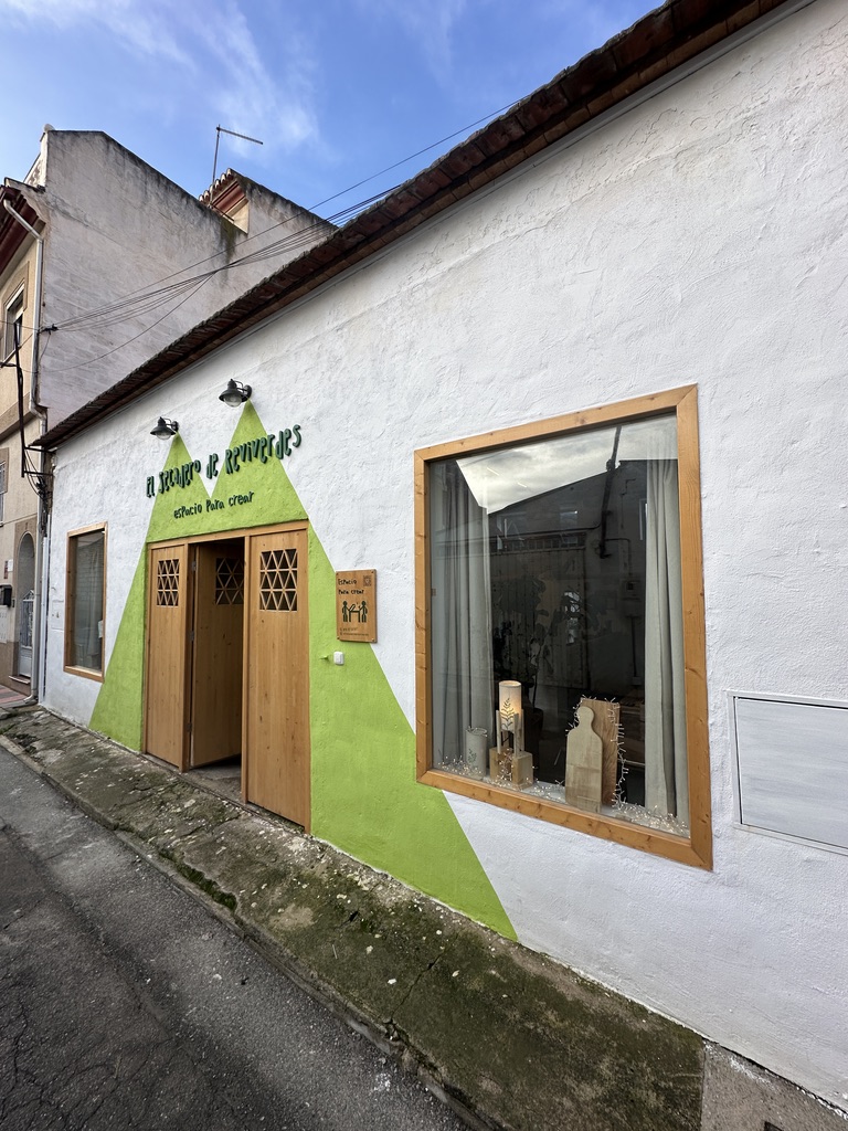 Taller especial San Valentín: Botellero de madera y copa en pareja en Granada - Imagen 6